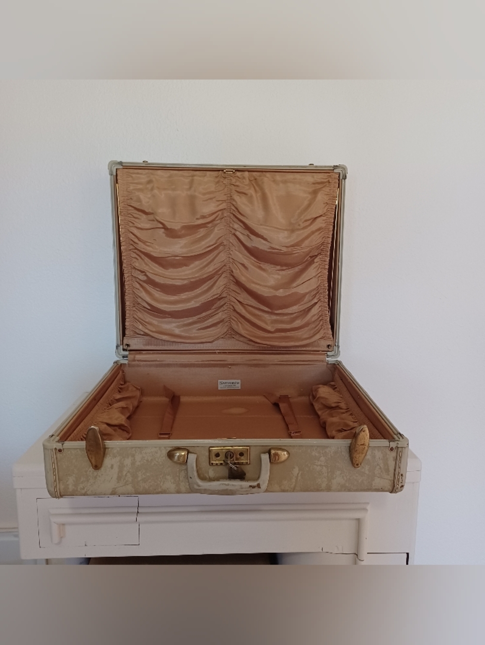 Samsonite Vintage 1950s Cream Marble Streamlite Suitcase Travel Case - 21" X 18"